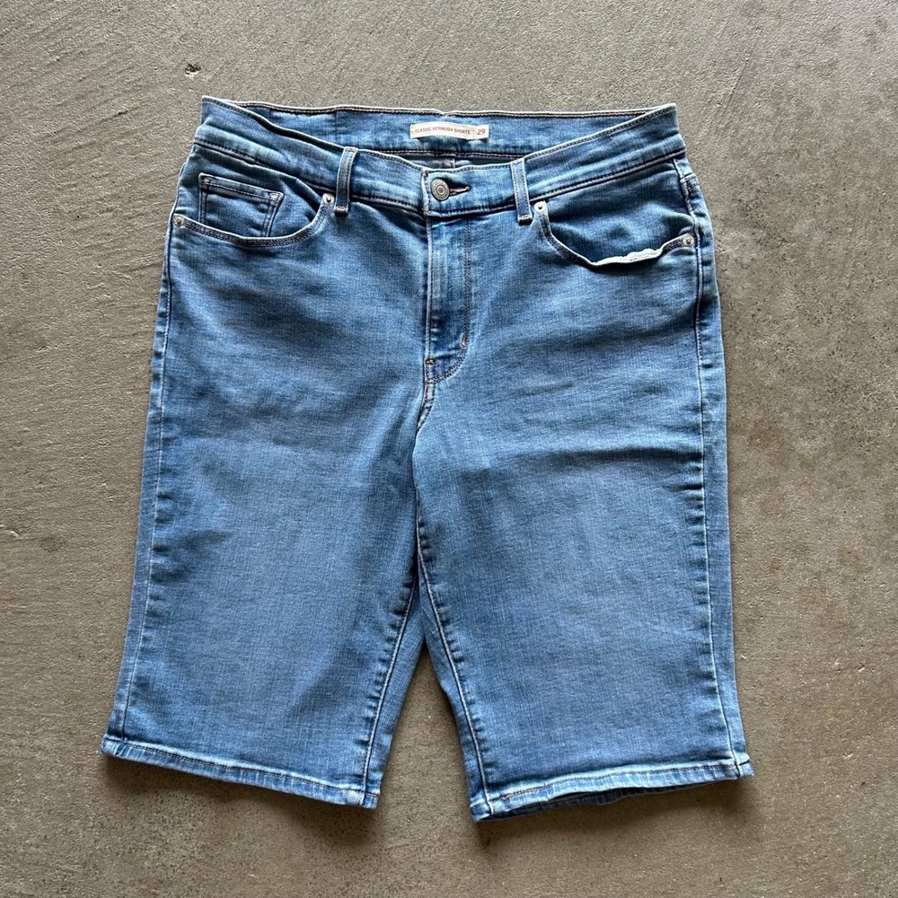 Levis Classic Bermuda Shorts Womens 29 Blue Light Wash Denim Stretch Jean Jorts